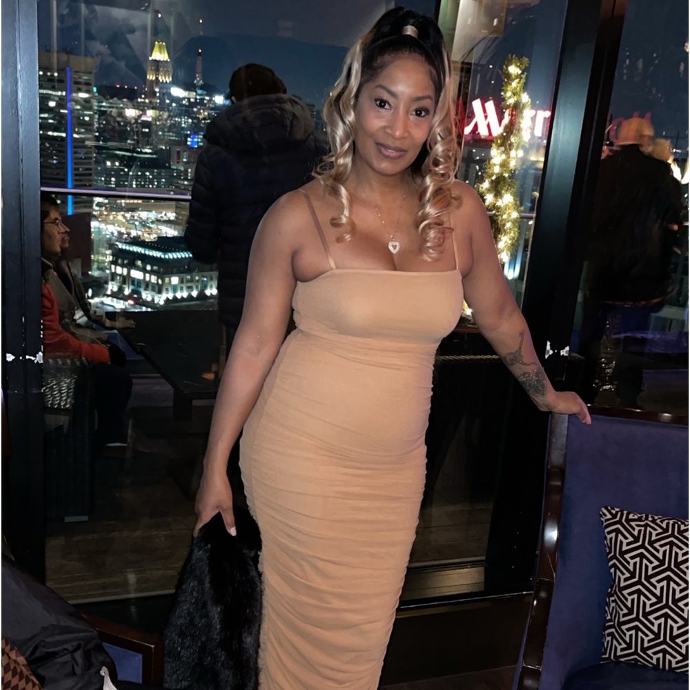 Elegant Form Fitting Tan Gown Side Split - image 2